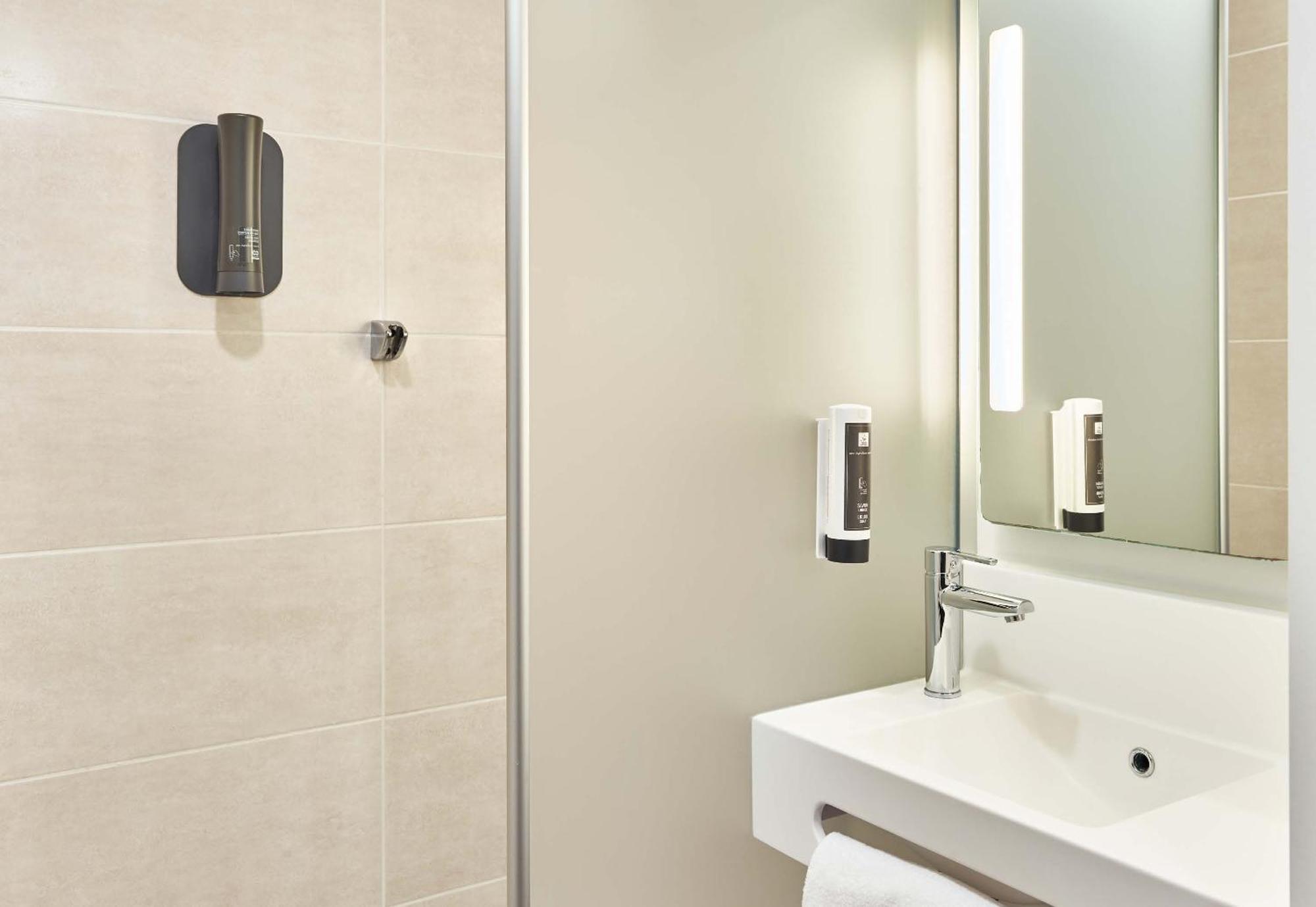 B&B Hotel Massy Gare Tgv Kültér fotó